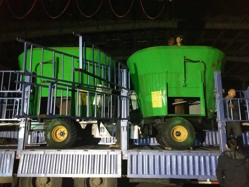 內(nèi)蒙古某公司購買牽引式TMR攪拌機(jī) 內(nèi)蒙古某公司購買牽引式TMR攪拌機(jī)