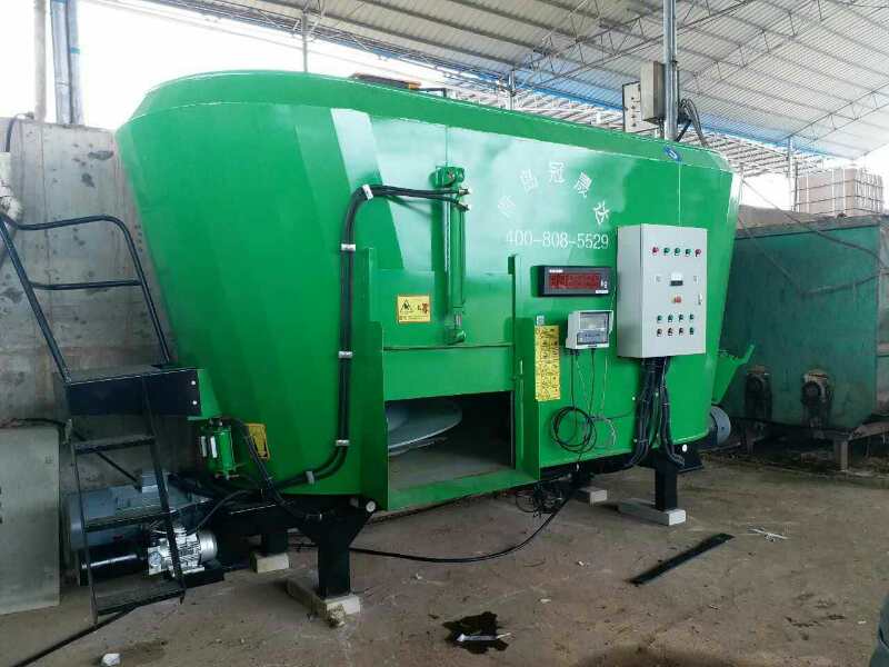 河南某公司購買固定式TMR攪拌機(jī) 河南某公司購買固定式TMR攪拌機(jī)