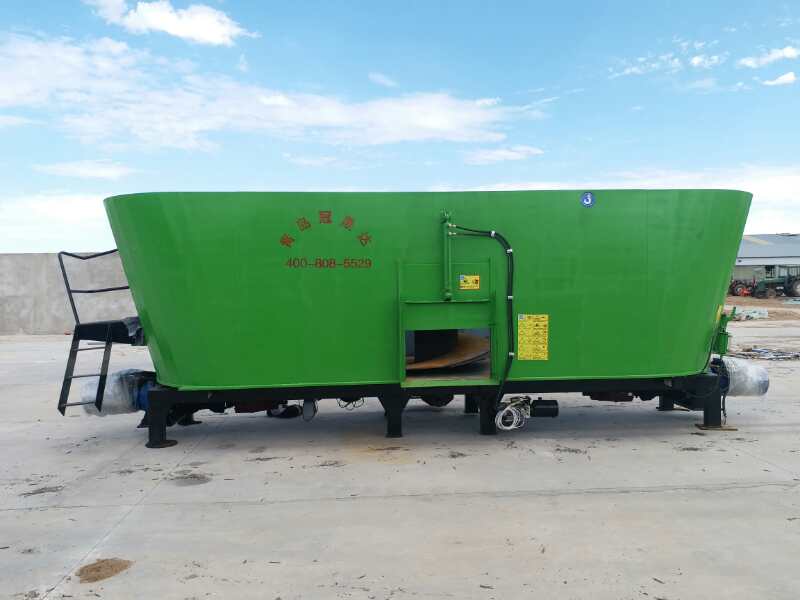 河南某公司購買固定式TMR攪拌機(jī) 河南某公司購買固定式TMR攪拌機(jī)