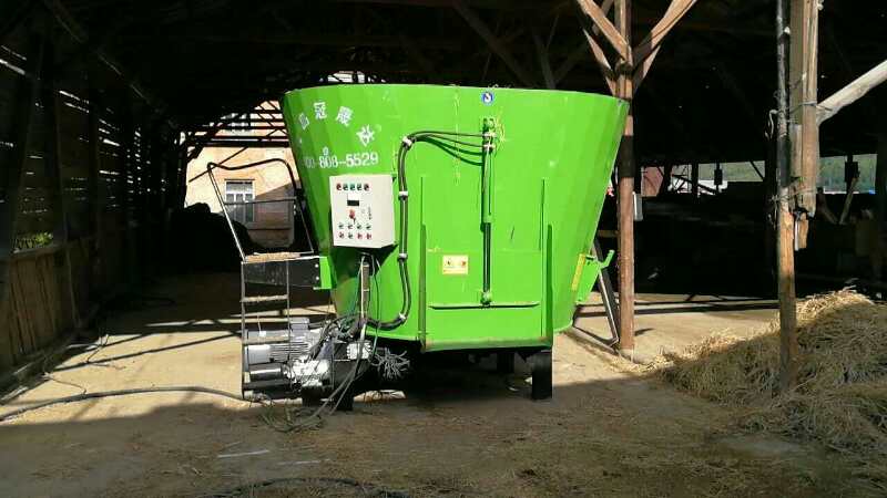 內(nèi)蒙古某公司購買固定式TMR攪拌機 內(nèi)蒙古某公司購買固定式TMR攪拌機